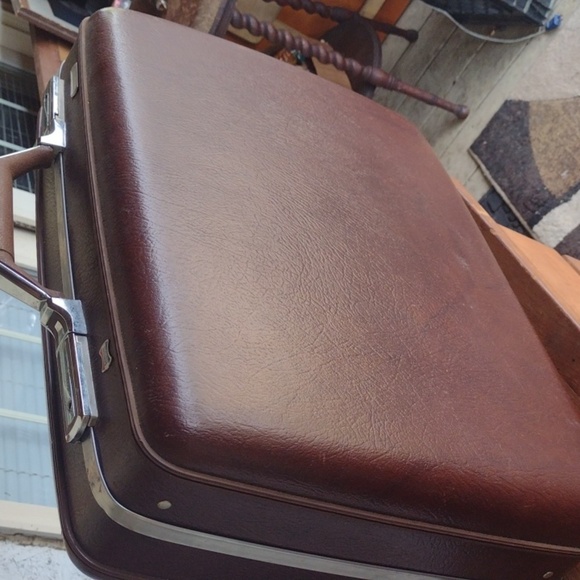 American Tourister Brown Leather Medium Size Men's Suitcase - Picture 2 of 6